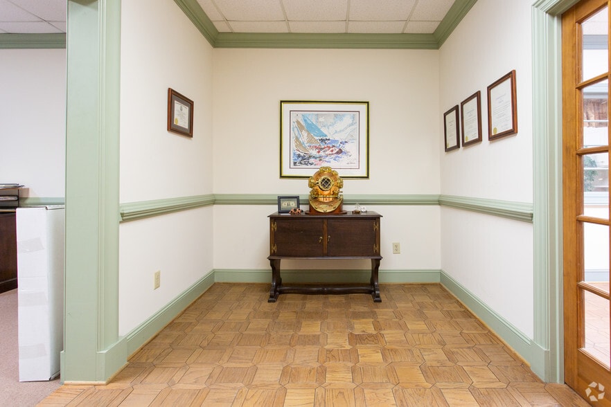 More Photos Of 3630 George Washington Mem Hwy, Yorktown Office For Lease