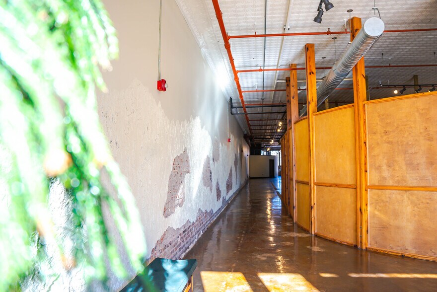 More Photos Of 146 Maxwell Ave, Greenwood Restaurant For Lease