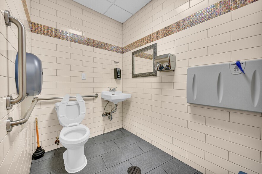 More Photos Of 135 Westchester Sq, Bronx Storefront Retail Office For Sale