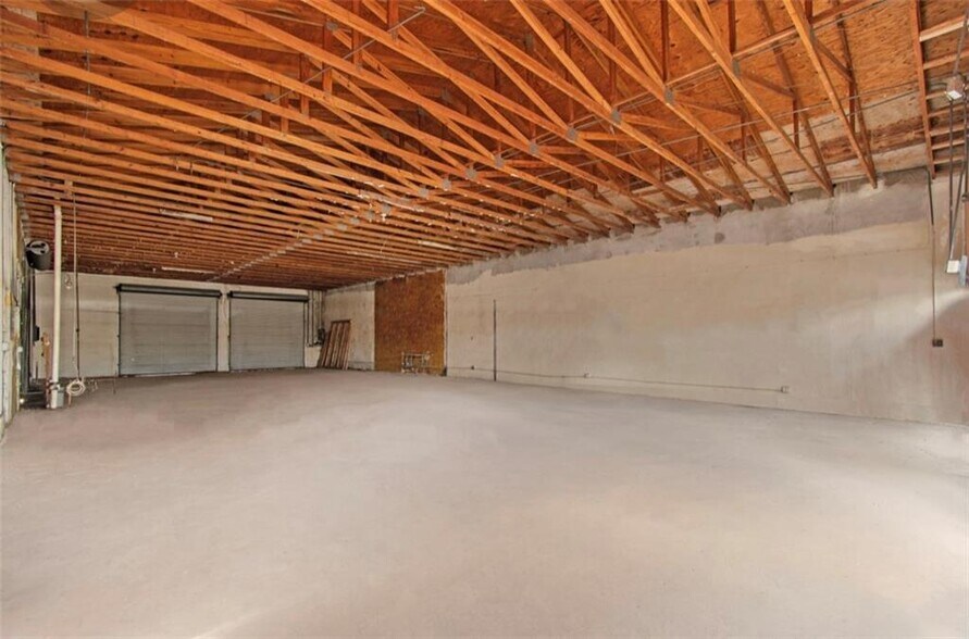 More Photos Of 200 W Prospect Rd, Oakland Park Freestanding For Sale