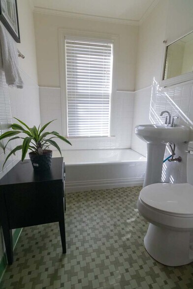 More Photos Of 816 North St, Nacogdoches Medical For Lease