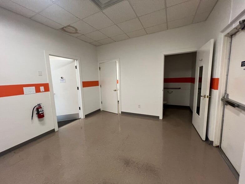 More Photos Of 991 S Mcpherson Church Rd, Fayetteville Bank For Lease