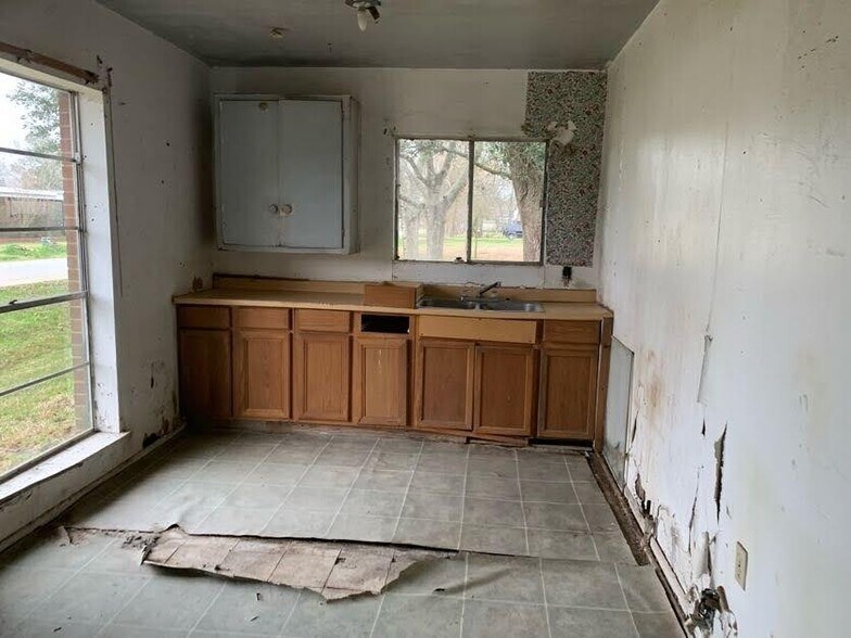 More Photos Of 1015 N Liberty St, El Campo Land For Sale