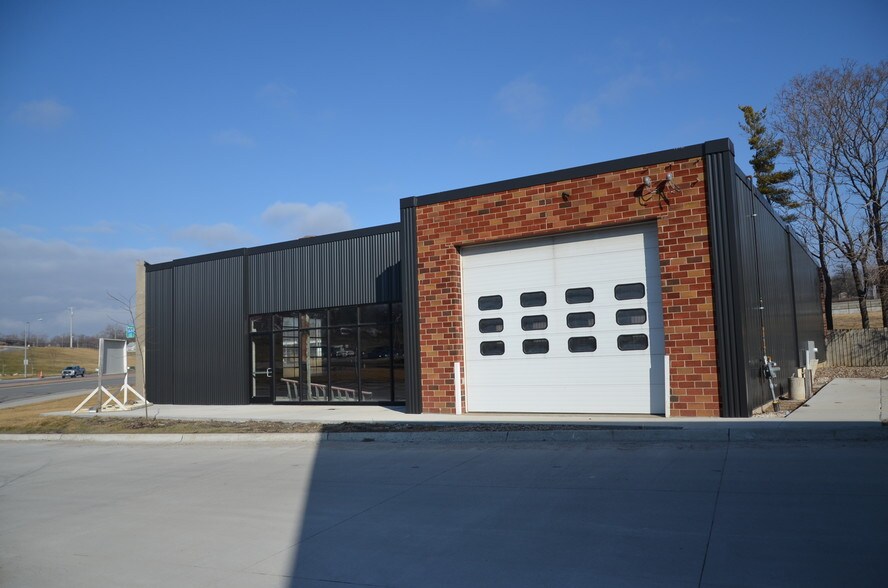 More Photos Of 1251 Keosauqua Way, Des Moines General Retail For Sale