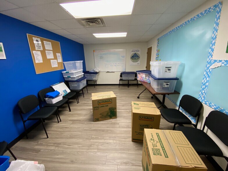 More Photos Of 2112 N Bolton Ave, Alexandria Service For Sale