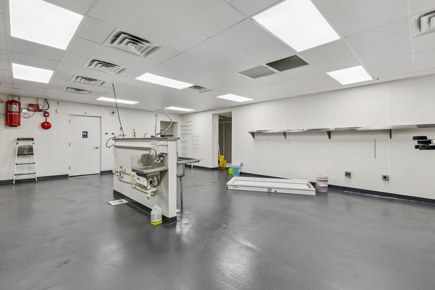 More Photos Of 102 N Rogers St, Aberdeen Restaurant For Sale