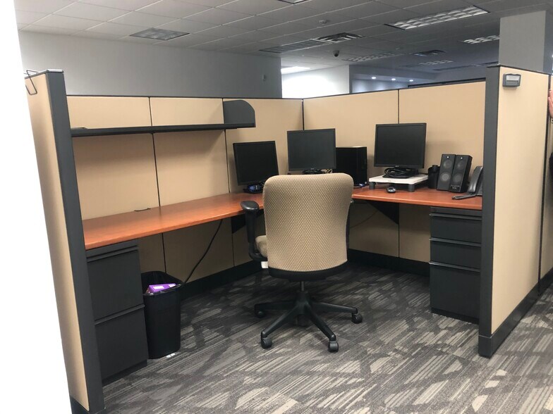 More Photos Of 7900 Tanners Gate Ln, Florence Office For Lease
