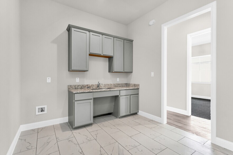 More Photos Of 6000 Alma Rd, McKinney Office For Lease