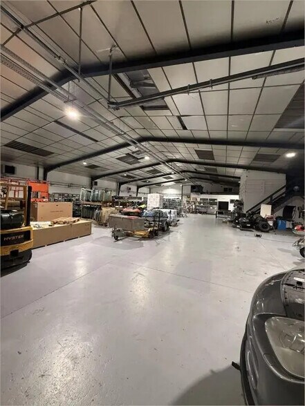 More Photos Of 18 Avenue Didier Daurat, Toulouse Office For Lease