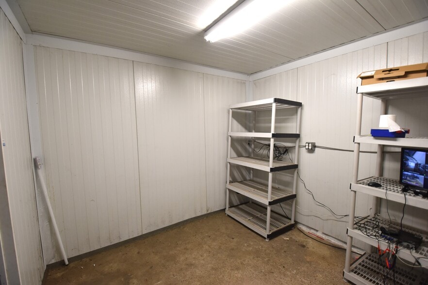 More Photos Of 2201 Chamberlain St, Houston Industrial For Sale