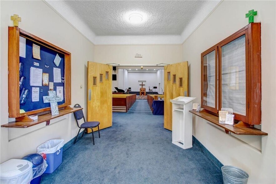 More Photos Of 724 S Glenoaks Blvd, Burbank Specialty For Sale