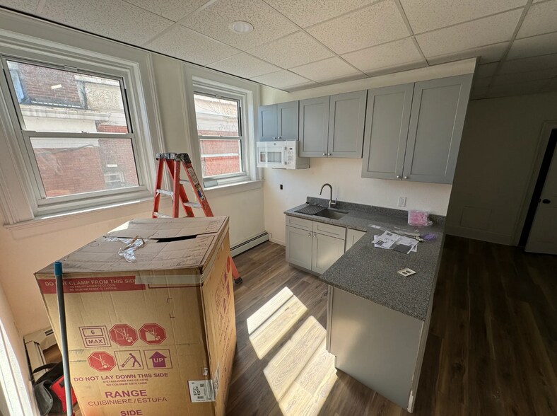 More Photos Of 39 Market St, Poughkeepsie Storefront Retail Residential For Sale