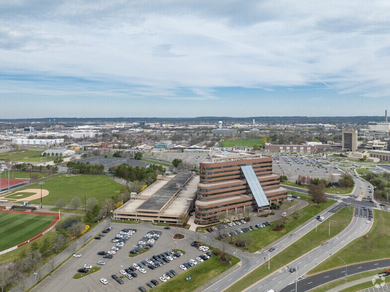More Photos Of 333 Earle Ovington Blvd, Uniondale Office For Sale