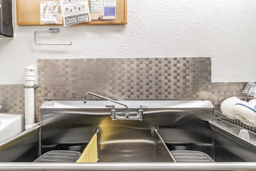 More Photos Of 4407 Millwood Rd, Spring Hill Assisted Living For Sale