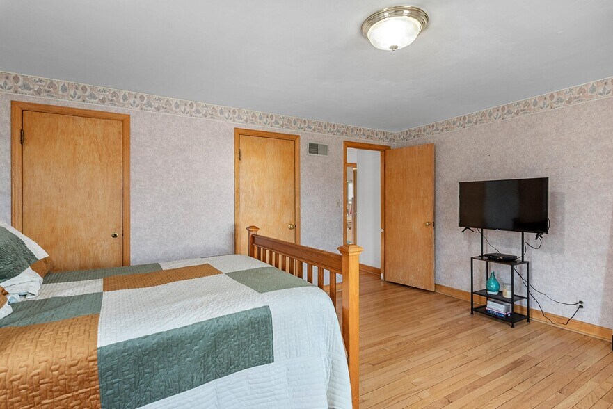 More Photos Of 1405 W Silver Spring Dr, Milwaukee General Retail For Sale