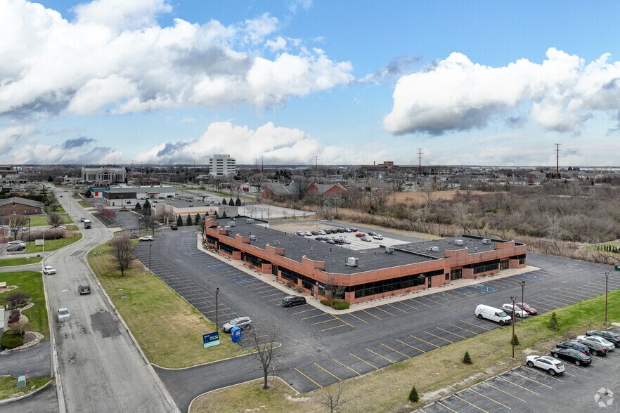 More Photos Of 251-397 W 84th Dr, Merrillville Flex For Lease