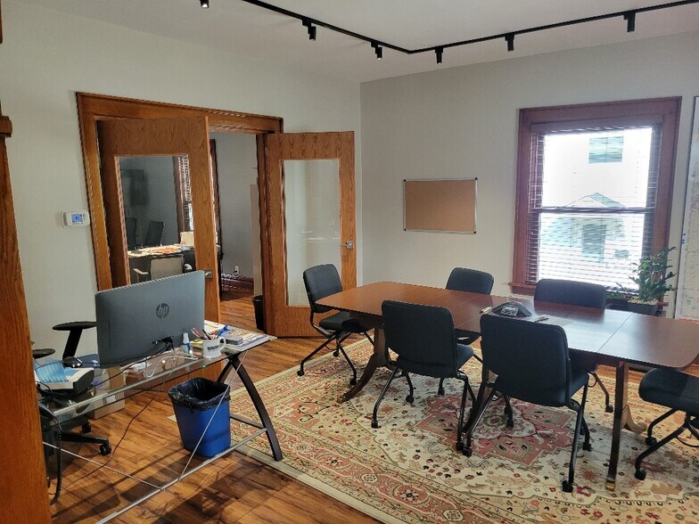 More Photos Of 117 W Willow Ave, Wheaton Office For Lease