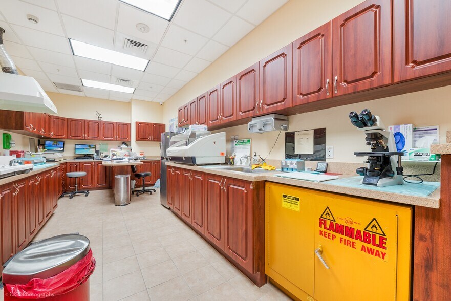 More Photos Of 135 San Lorenzo Ave, Coral Gables Office For Sale