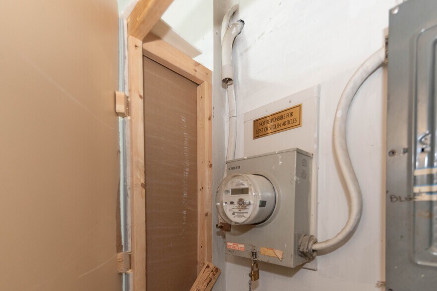 More Photos Of 3600 S Hanover St, Baltimore Storefront For Sale