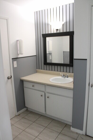 More Photos Of 7817 Pacific Ave, Tacoma Office For Lease