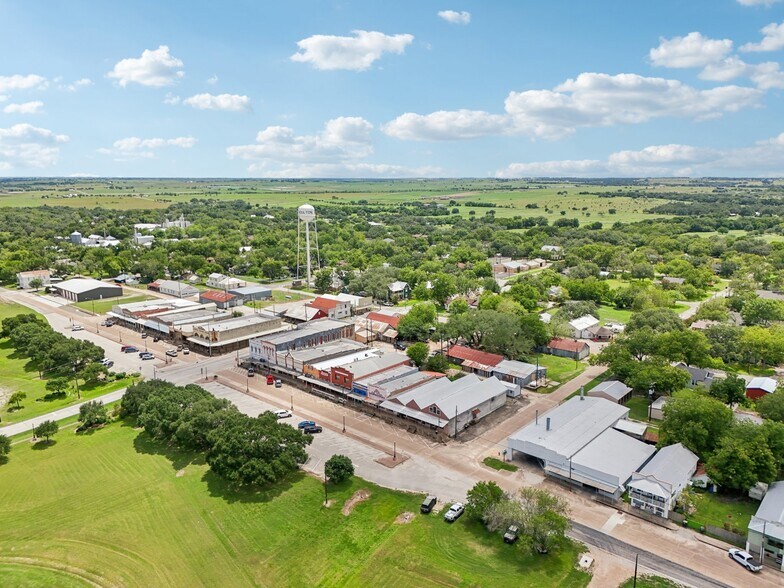 More Photos Of 113 N Main St, Moulton Bar For Sale