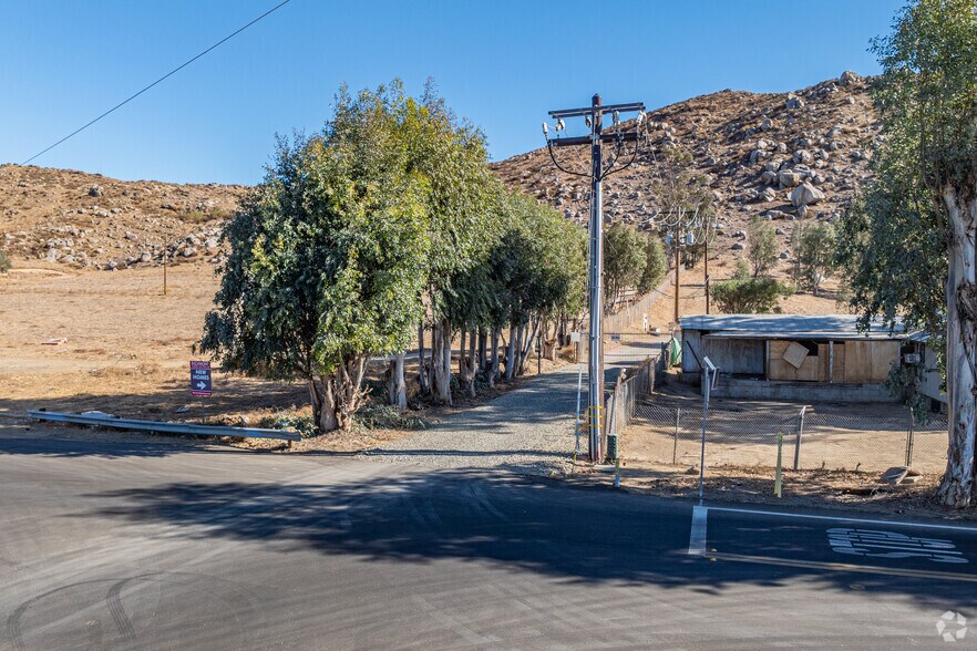 More Photos Of 30150 Briggs Rd, Menifee Warehouse For Lease