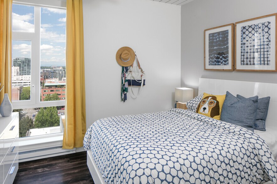 More Photos Of 1221 SW 11th Ave, Portland Apartments For Lease