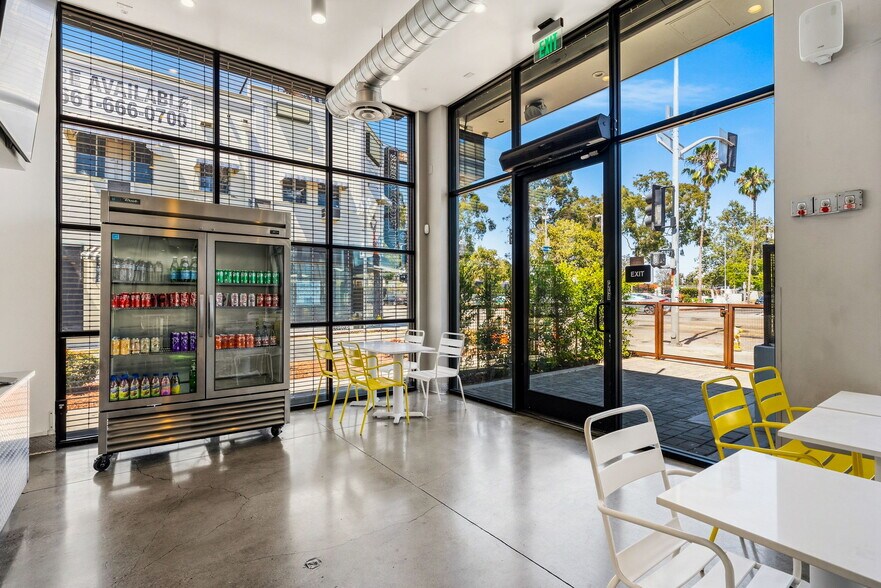 More Photos Of 465 N Fairfax Ave, Los Angeles Fast Food For Lease
