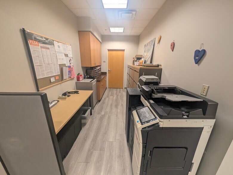More Photos Of 5155 Pennwood Dr, Indianapolis Office For Sale
