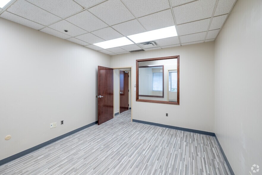 More Photos Of 80 Cottontail Ln, Somerset Office For Lease