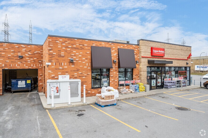 More Photos Of 3550-3570 Boul Pitfield, Montréal Storefront For Lease