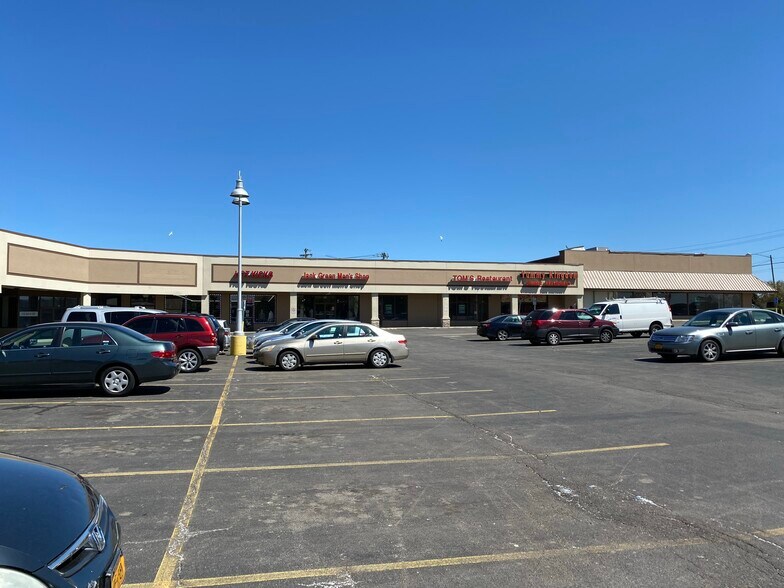 More Photos Of 720-744 E Ridge Rd, Rochester Unknown For Lease