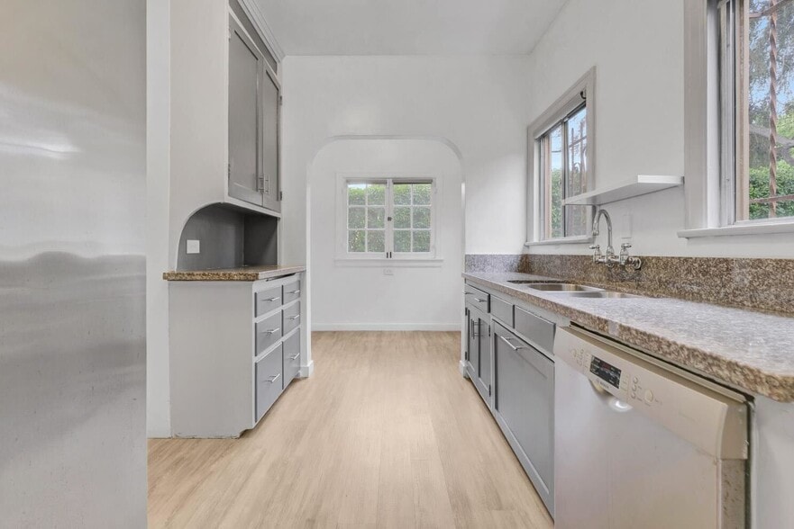 More Photos Of 5112 Edgewood Pl, Los Angeles Multifamily For Sale