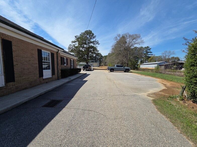 More Photos Of 10186 S Nash St, Middlesex Office For Lease