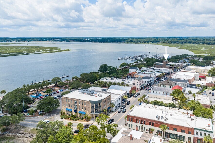More Photos Of 916 Bay St, Beaufort Office For Sale