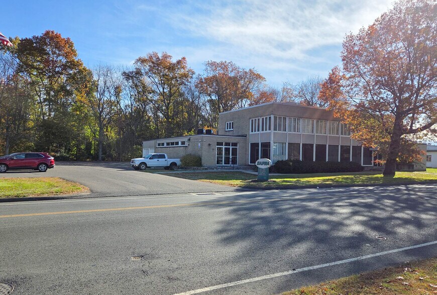 More Photos Of 66 Granby St, Bloomfield Manufacturing For Lease