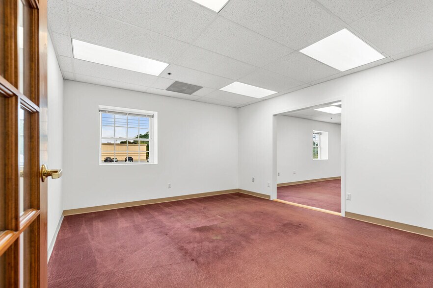 More Photos Of 30 Ray Ave, Burlington Light Distribution For Lease