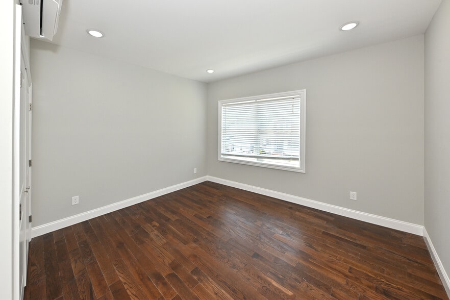 More Photos Of 59 Lincoln Ave, Fair Lawn Office Residential For Sale