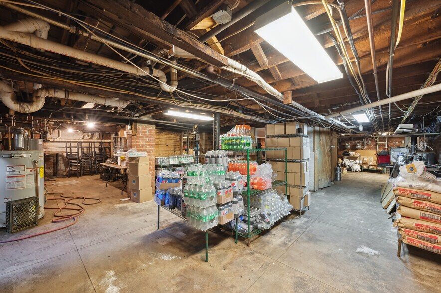 More Photos Of 21 Hill St, Southampton Restaurant For Lease