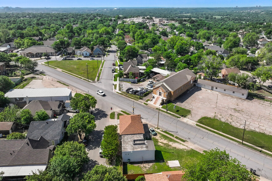 More Photos Of 2100 Azle Ave, Fort Worth Storefront For Sale