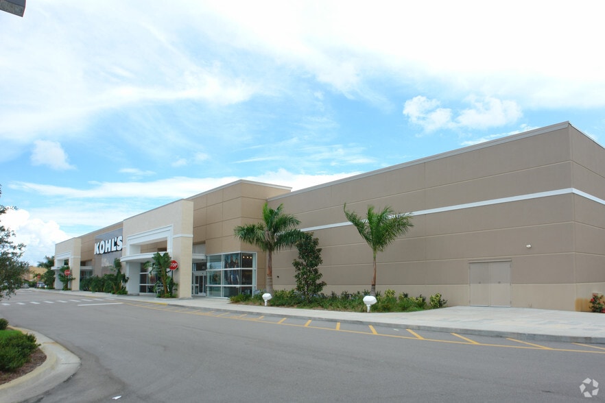 More Photos Of 2751 NW Mall Cir, Jensen Beach Department Store For Sale