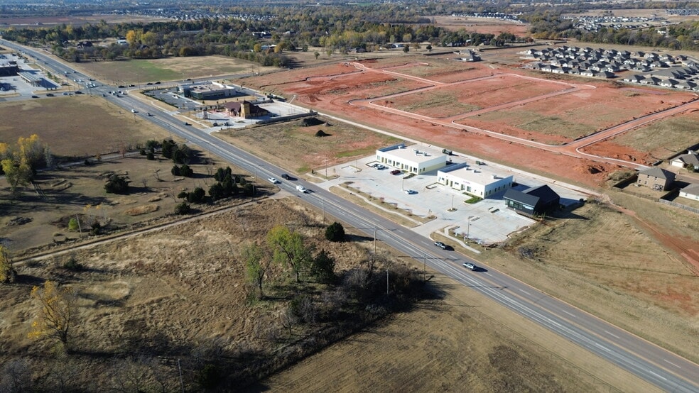 More Photos Of 2725-2801 S Mustang Rd, Yukon General Retail For Sale