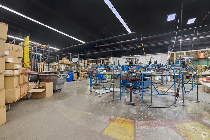 More Photos Of 229-239 Neck Rd, Haverhill Warehouse For Lease