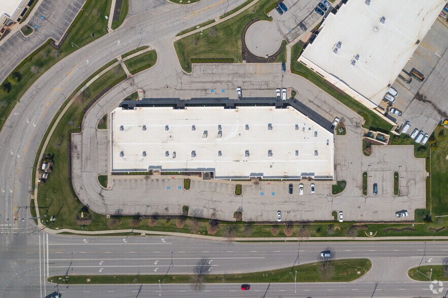 More Photos Of 11025-11091 Strang Line Rd, Lenexa Office For Lease