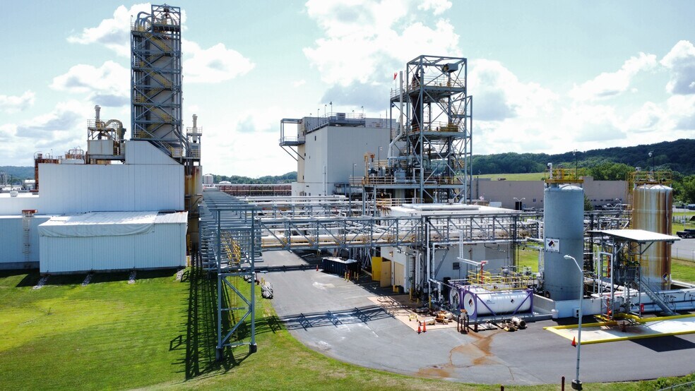 More Photos Of 7 Schoolhouse Ln, Waterford Manufacturing For Sale