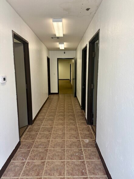 More Photos Of 2005 Tile Factory Rd, Palestine Manufacturing For Lease