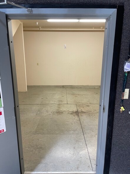 More Photos Of 1645 NE Lytle St, Bend Warehouse For Lease