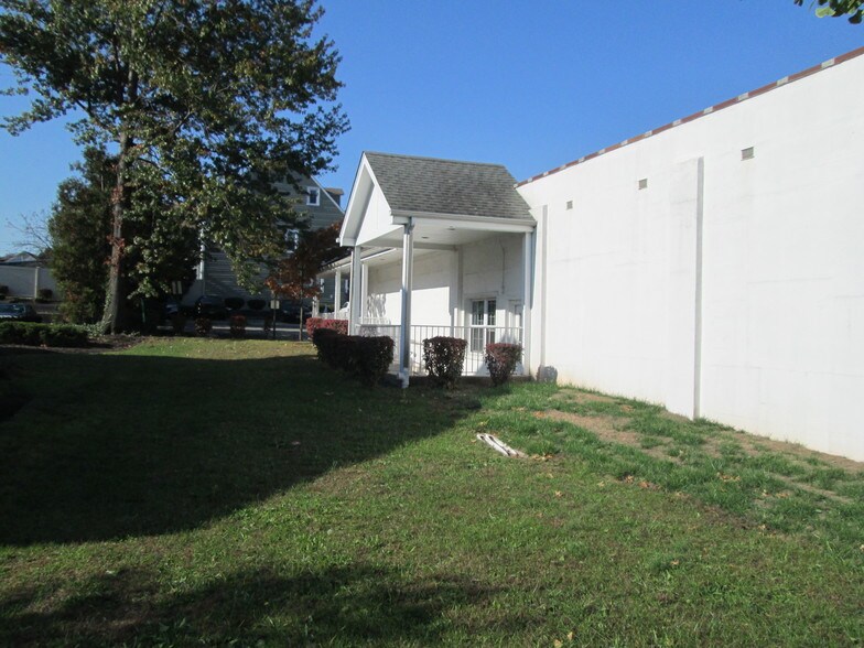 More Photos Of 329 Amboy Ave, Woodbridge Medical For Sale