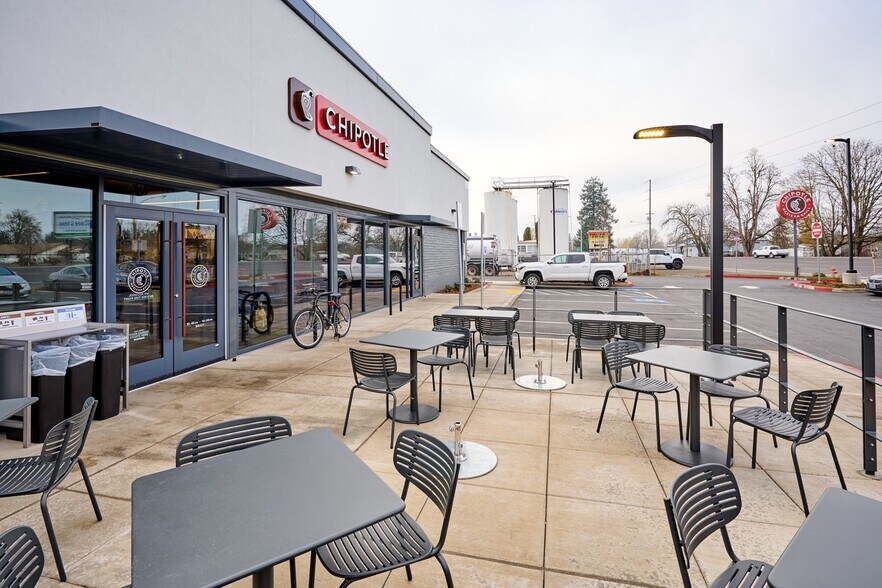 More Photos Of 597 SW 1st Ave, Canby Fast Food For Sale