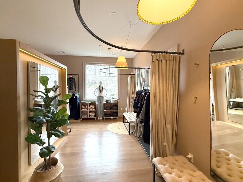 More Photos Of 152 Bedford Rd, Katonah Storefront Retail Office For Lease